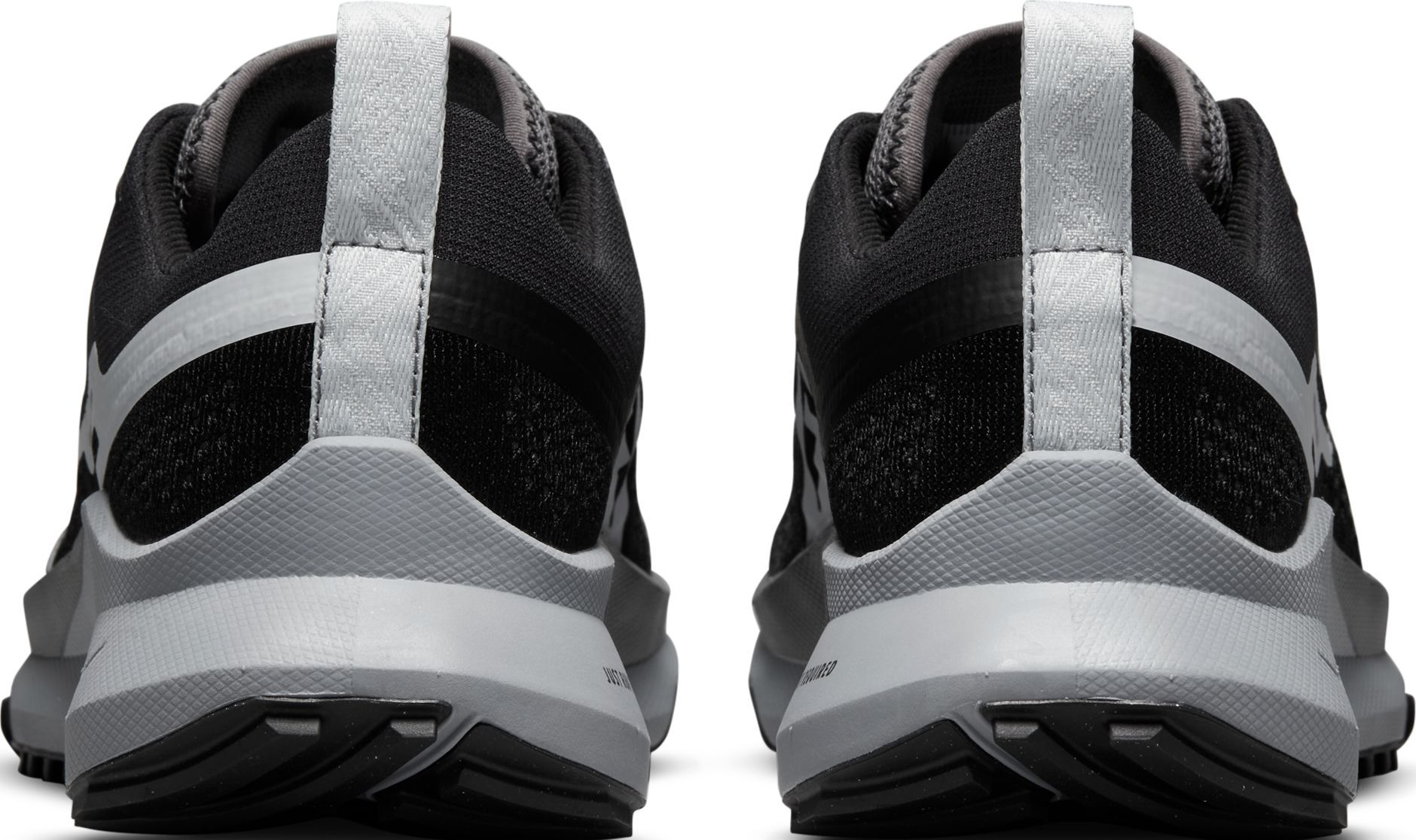 Nike W Nike React Pegasus Trail 4 Tenis negro de mujer para correr