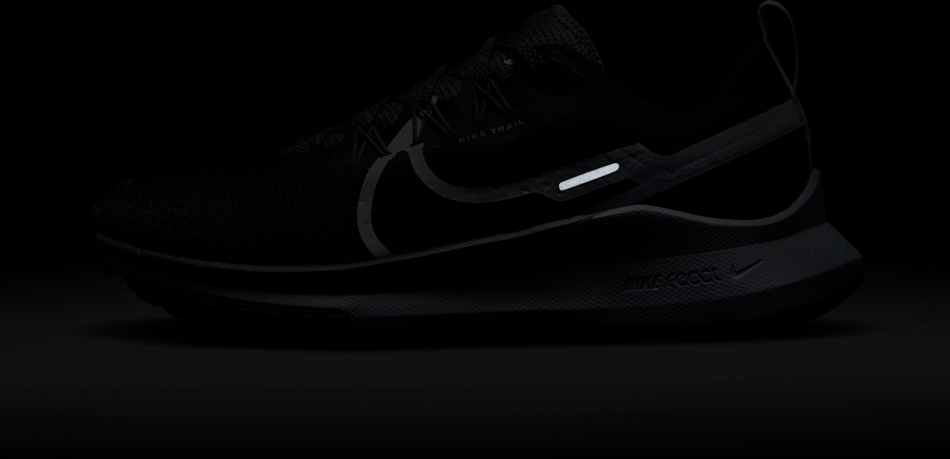 Nike W Nike React Pegasus Trail 4 Tenis negro de mujer para correr