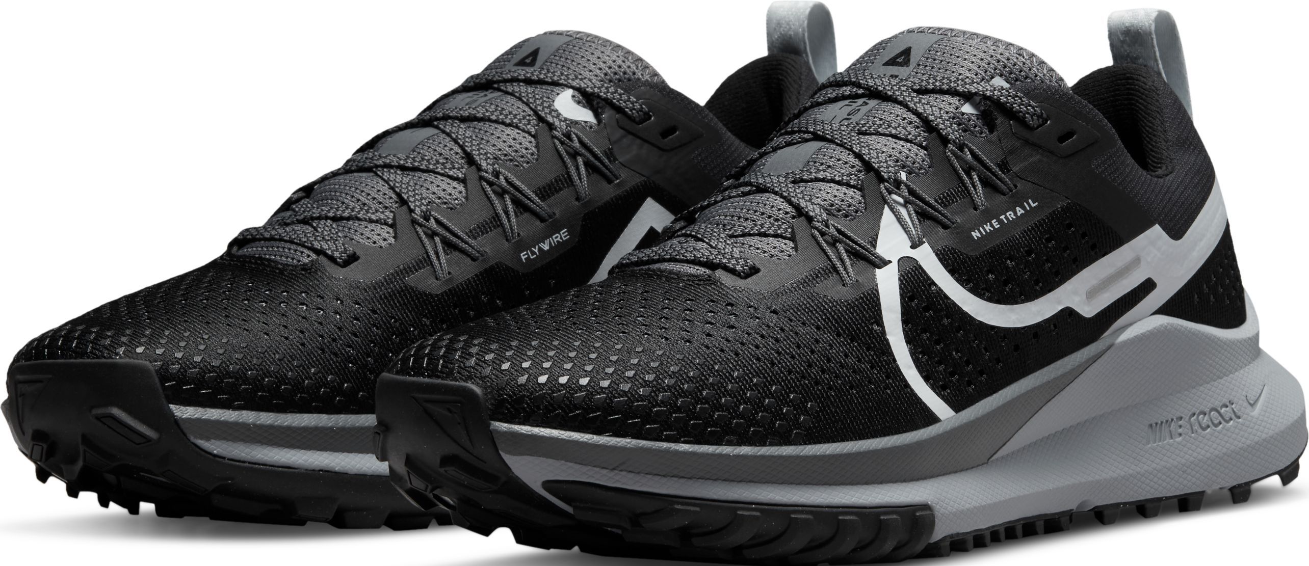 Nike W Nike React Pegasus Trail 4 Tenis negro de mujer para correr