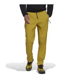 Pantalon-adidas-para-hombre-Liteflex-Pts-para-outdoor-color-verde.-Frente-Sobre-Modelo