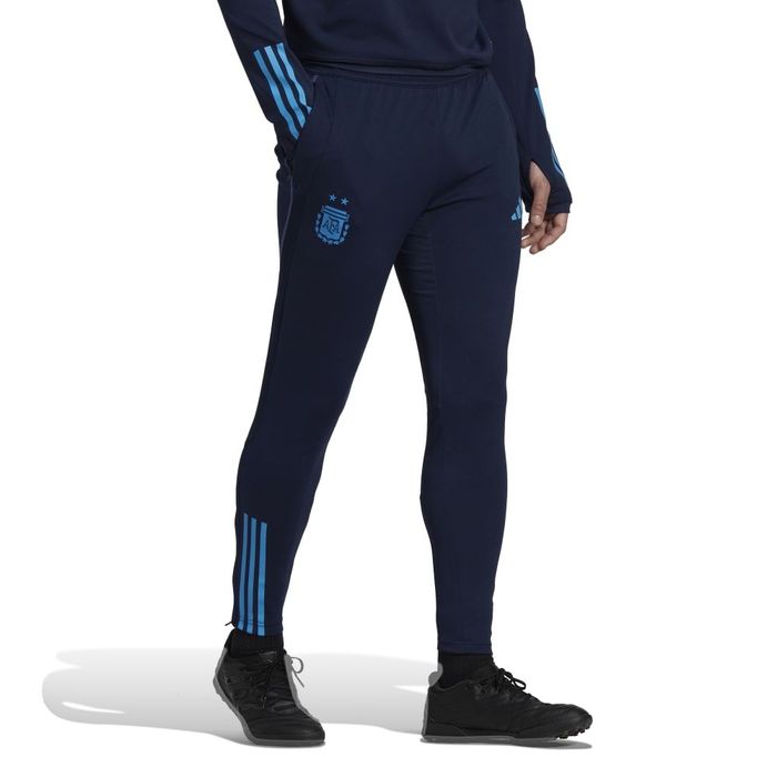 Pantalon-adidas-para-hombre-Afa-Tr-Pnt-para-entrenamiento-color-azul.-Frente-Sobre-Modelo