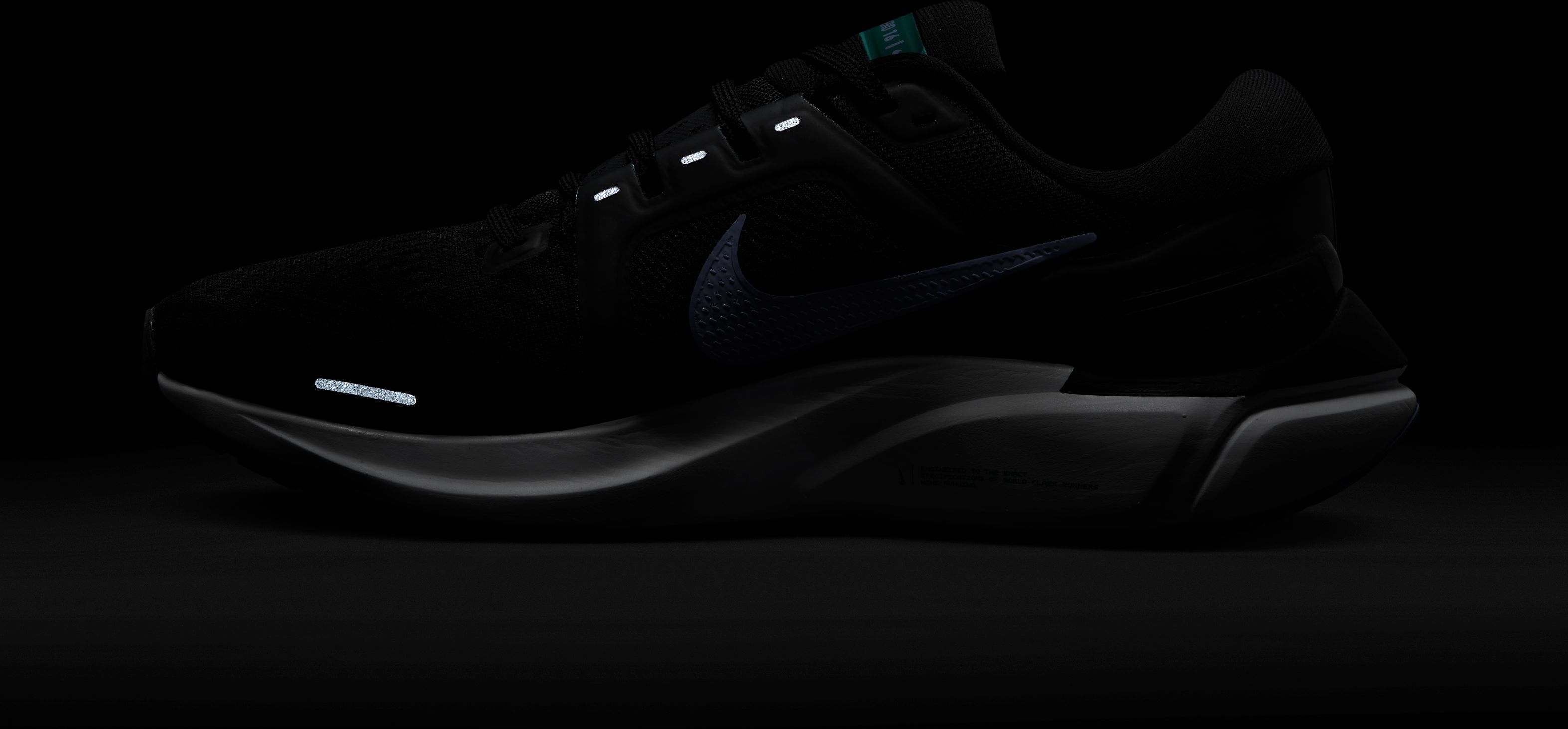 Nike Wmns Nike Air Zoom Vomero 16 Tenis negro de mujer para correr