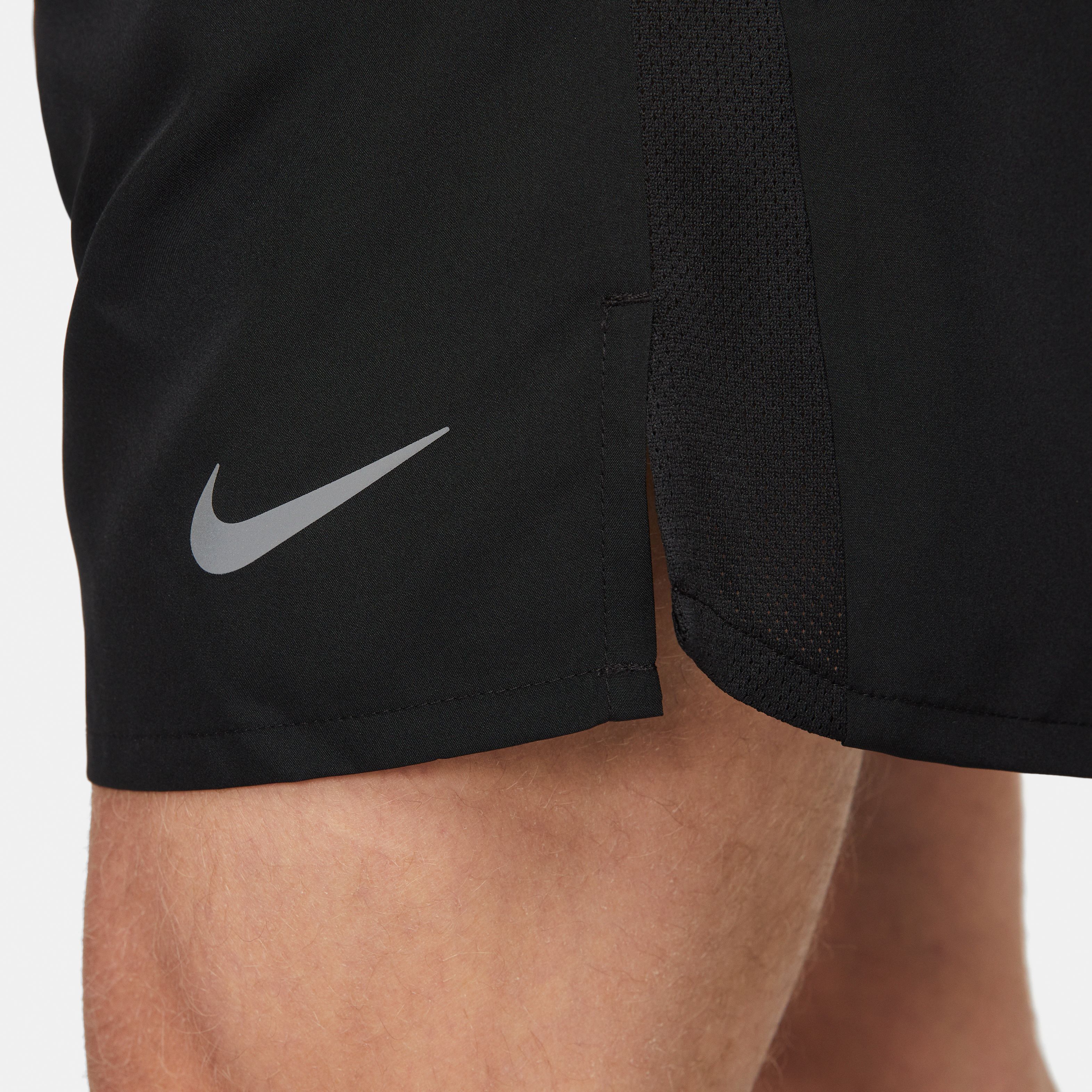 Nike M Nk Df Challenger Short 7Bf Pantaloneta negro de hombre para correr