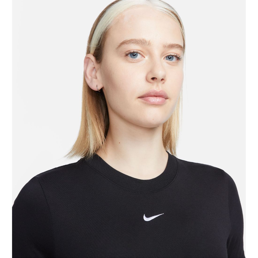 Nike W Nsw Tee Essntl Slim Crp Lbr Camiseta Manga Corta negro de mujer lifestyle