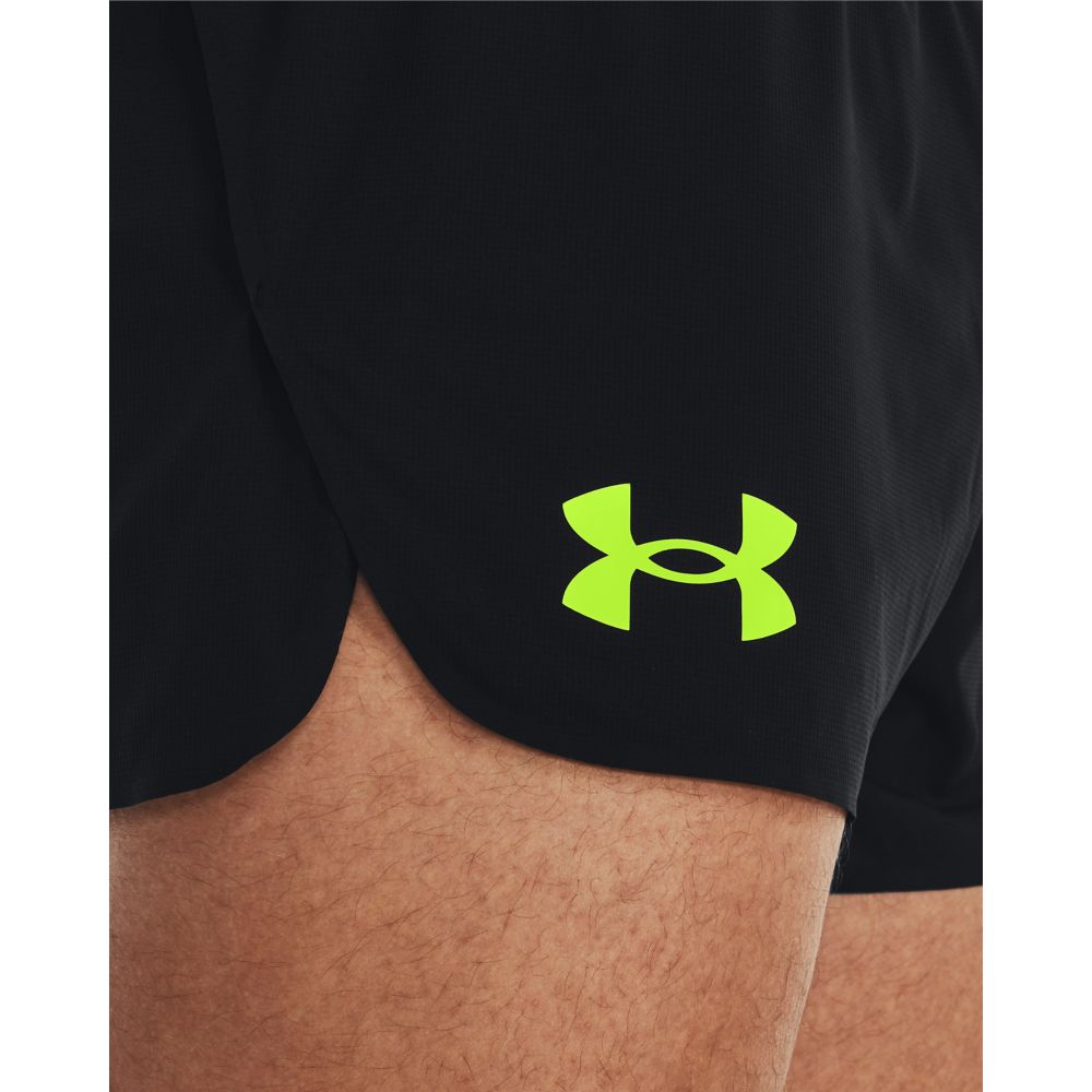 UA Lighter Than Air Short Pantaloneta negro de hombre para correr