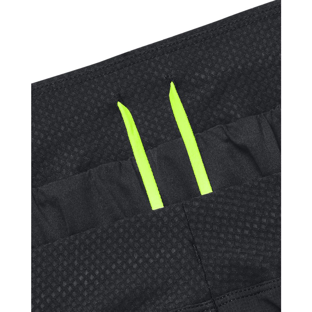 UA Lighter Than Air Short Pantaloneta negro de hombre para correr