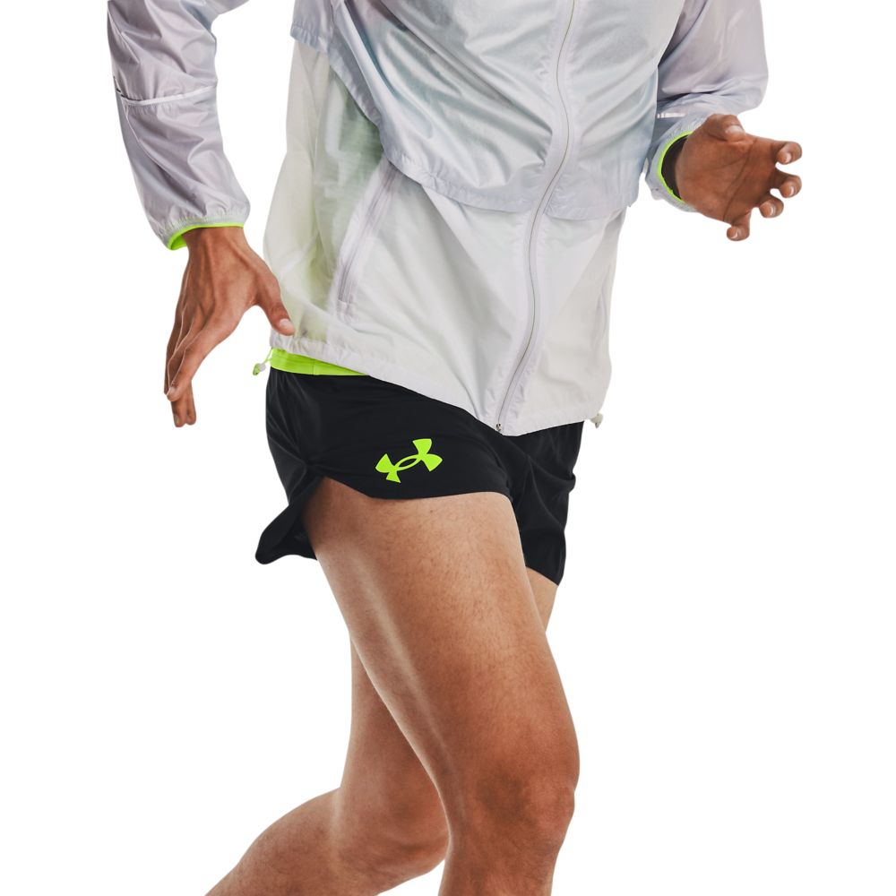 UA Lighter Than Air Short Pantaloneta negro de hombre para correr