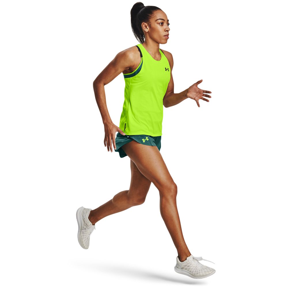 UA Lighter Than Air Short Pantaloneta verde de mujer para correr