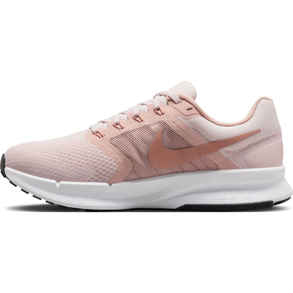Nike Run Swift 3 Tenis beige de mujer para correr