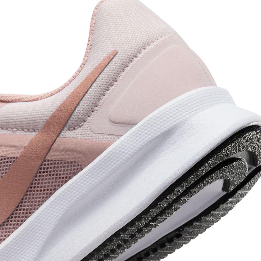 Nike Run Swift 3 Tenis beige de mujer para correr