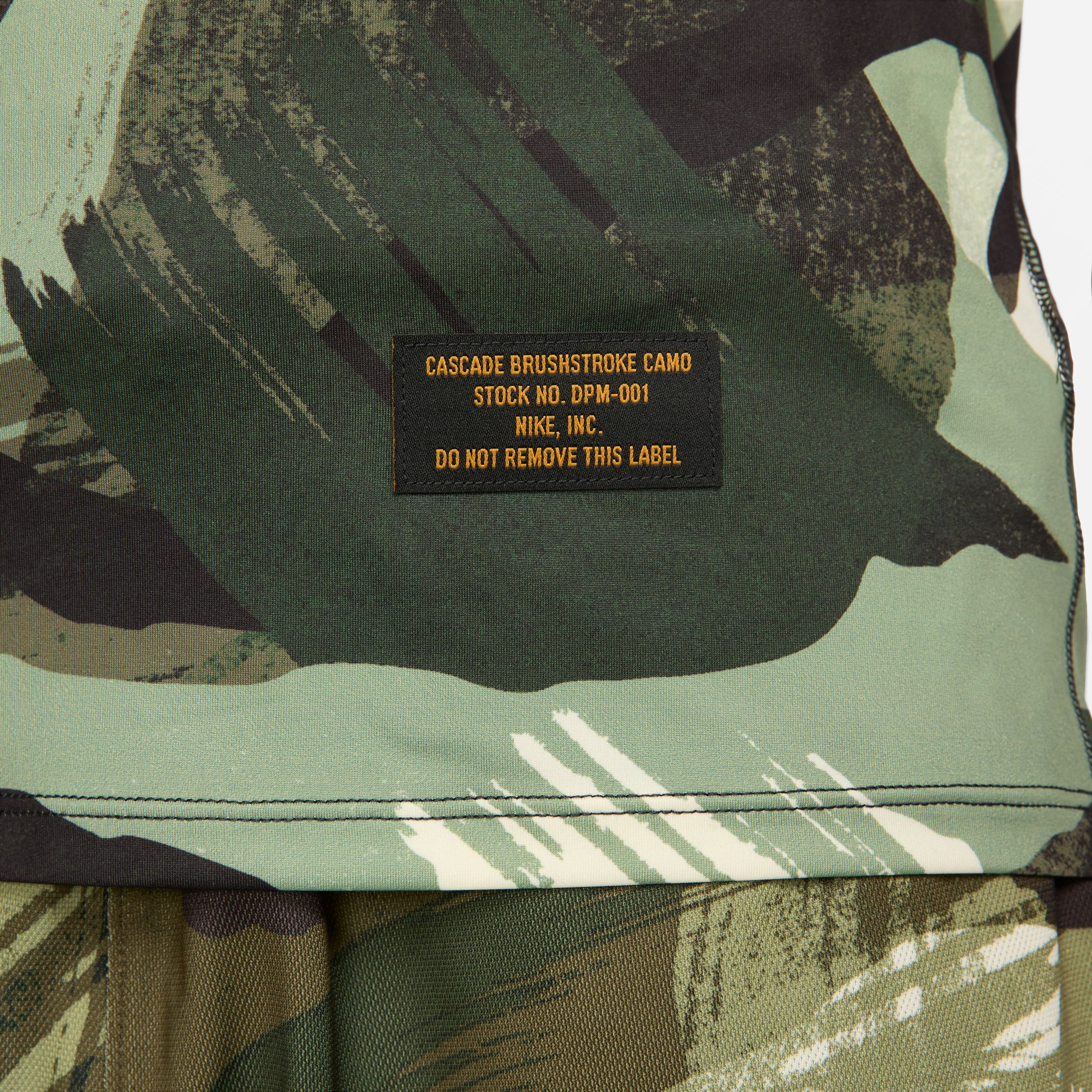 Nike M Np Df Slim Top Ss Camo Aop Camiseta Manga Corta verde de hombre para entrenamiento