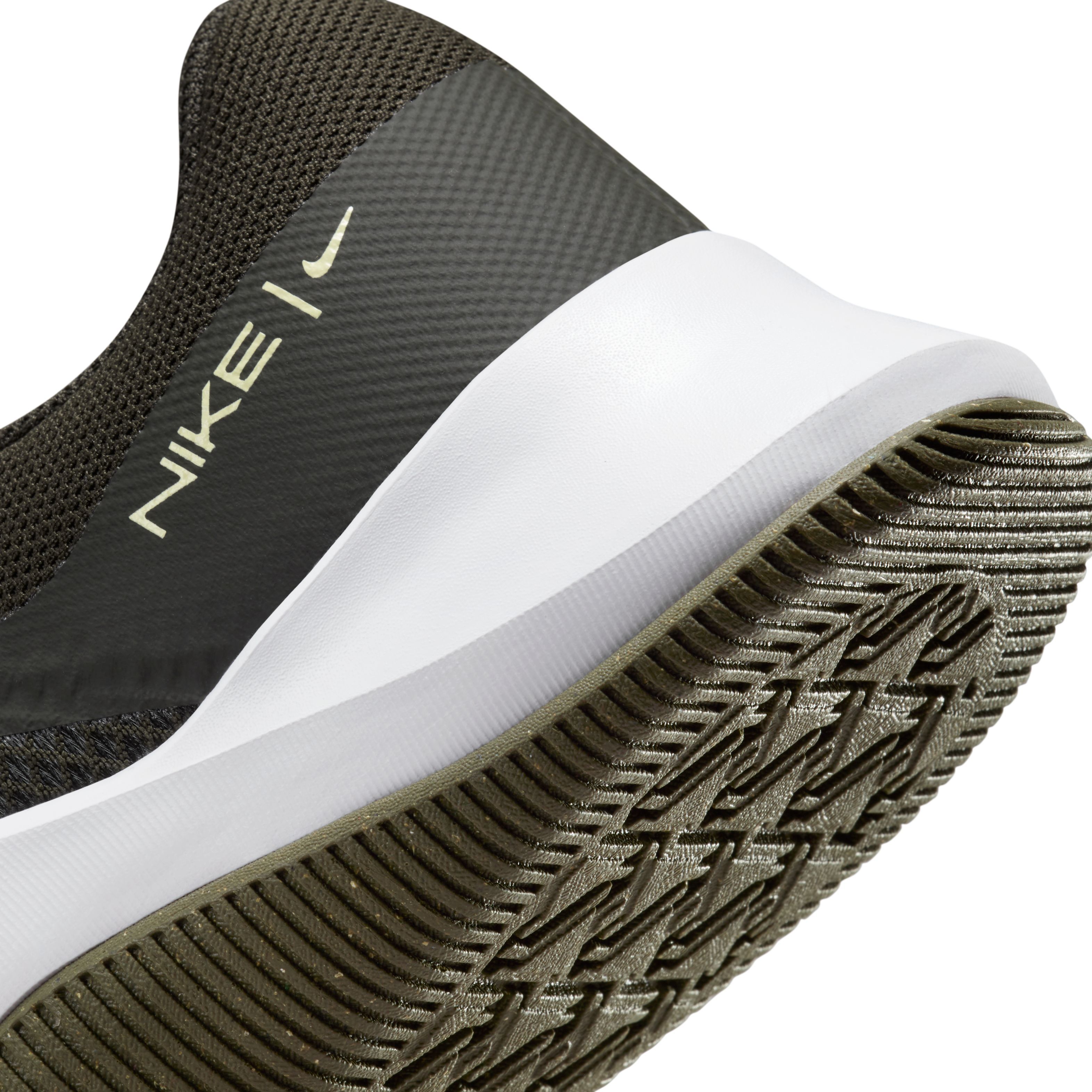 Nike M Nike Mc Trainer 2 Tenis verde de hombre para entrenamiento