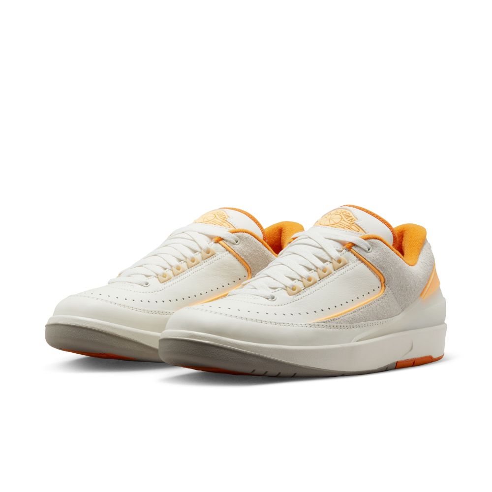 Nike Air Jordan 2 Retro Low Tenis beige de hombre lifestyle