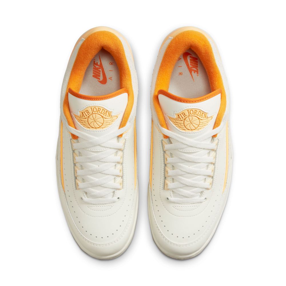 Nike Air Jordan 2 Retro Low Tenis beige de hombre lifestyle