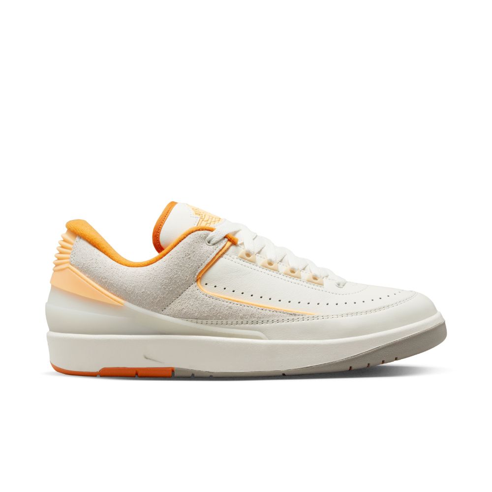 Nike Air Jordan 2 Retro Low Tenis beige de hombre lifestyle