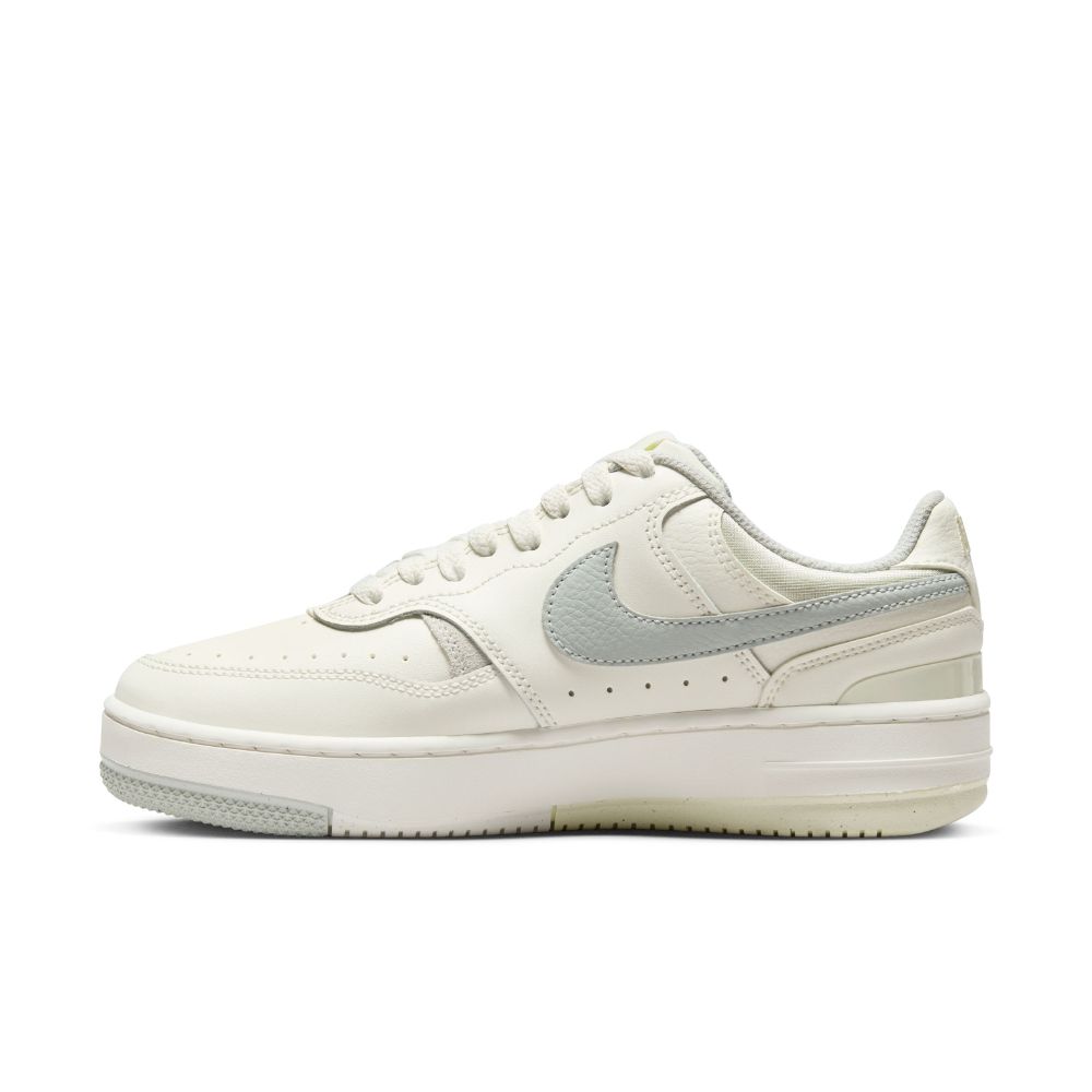 Nike Gamma Force Tenis beige de mujer lifestyle