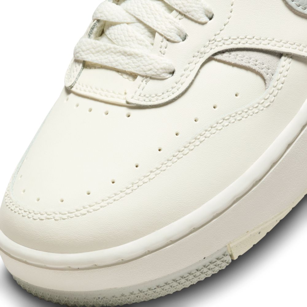 Nike Gamma Force Tenis beige de mujer lifestyle