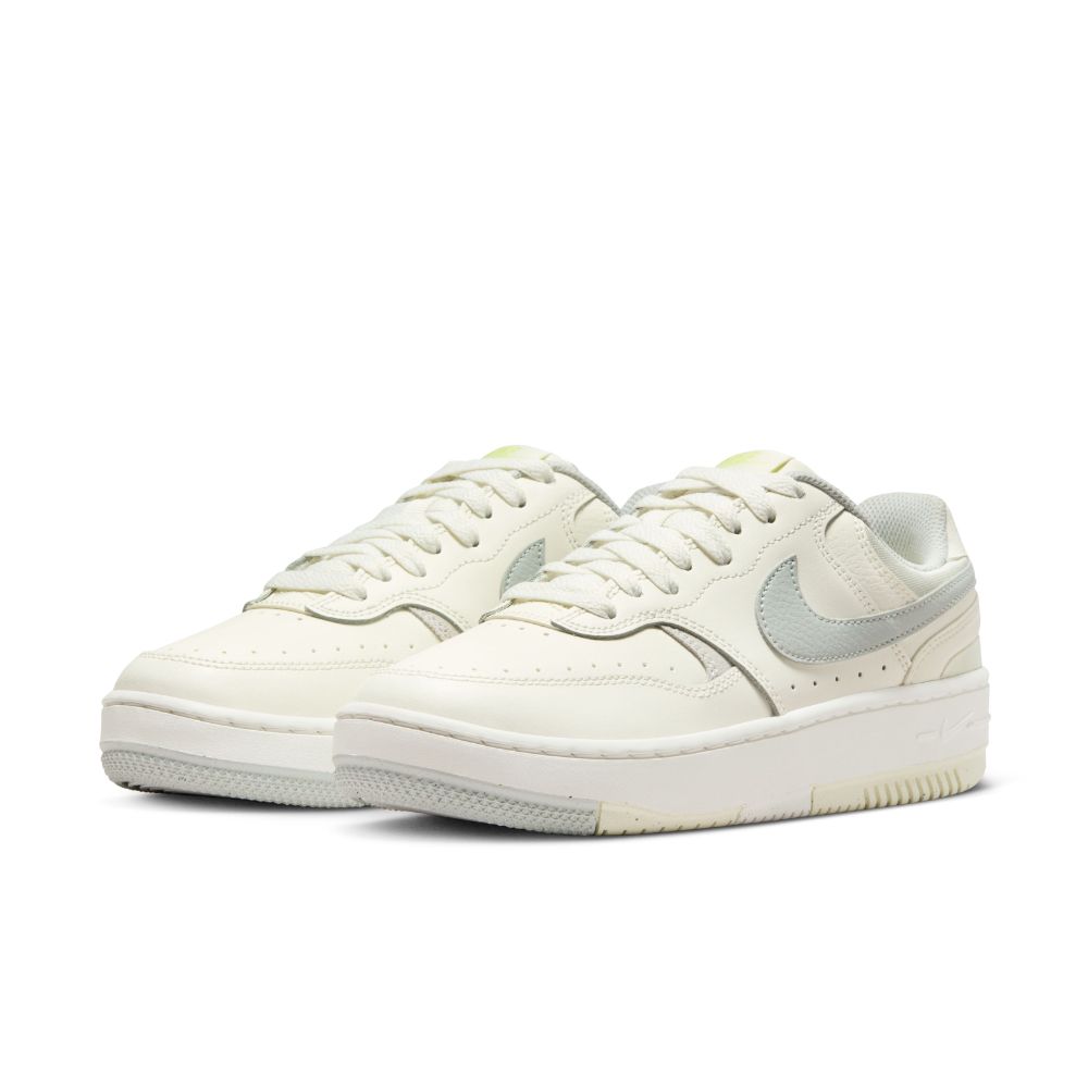 Nike Gamma Force Tenis beige de mujer lifestyle
