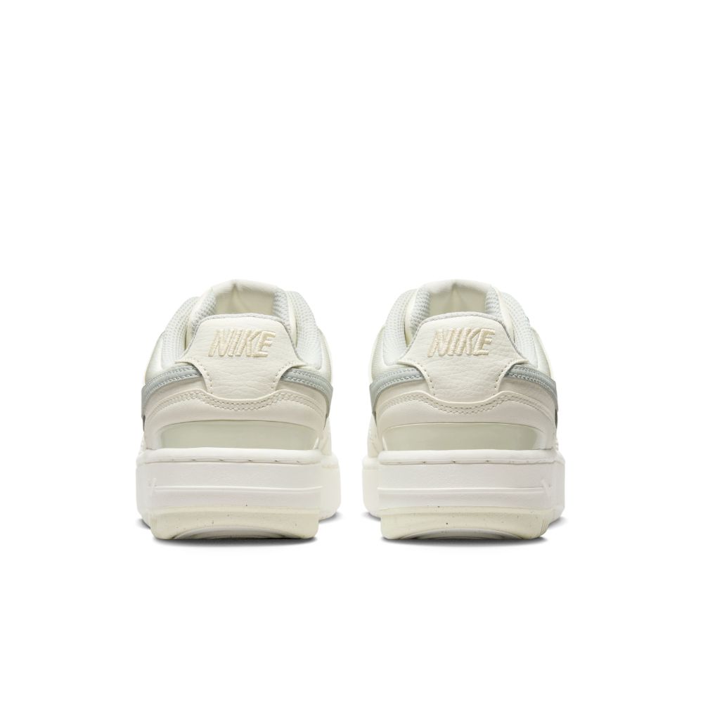 Nike Gamma Force Tenis beige de mujer lifestyle
