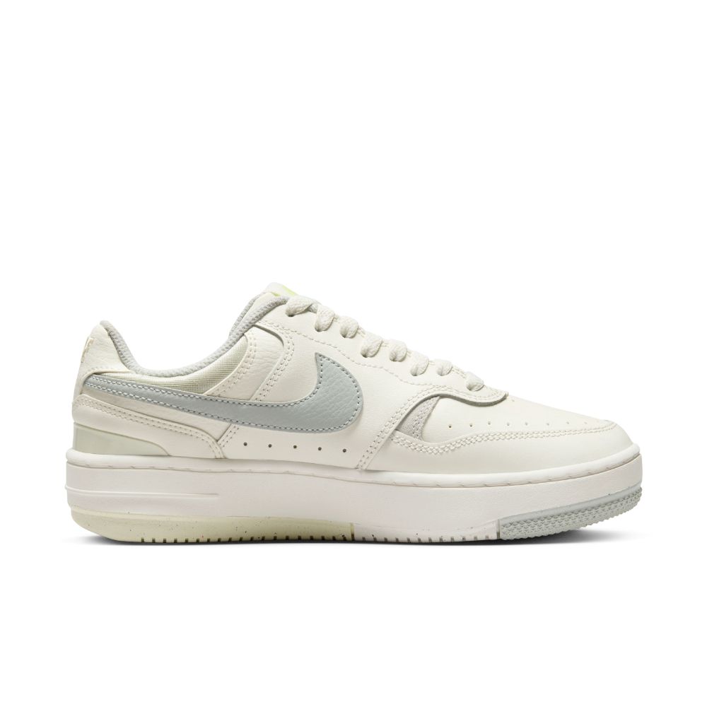 Nike Gamma Force Tenis beige de mujer lifestyle