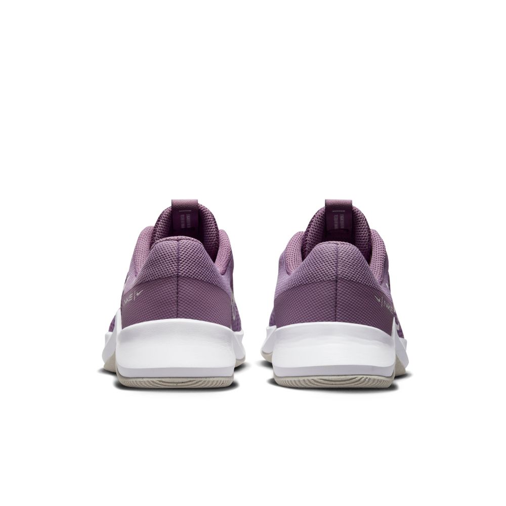 Nike W Nike Mc Trainer 2 Tenis morado de mujer para entrenamiento