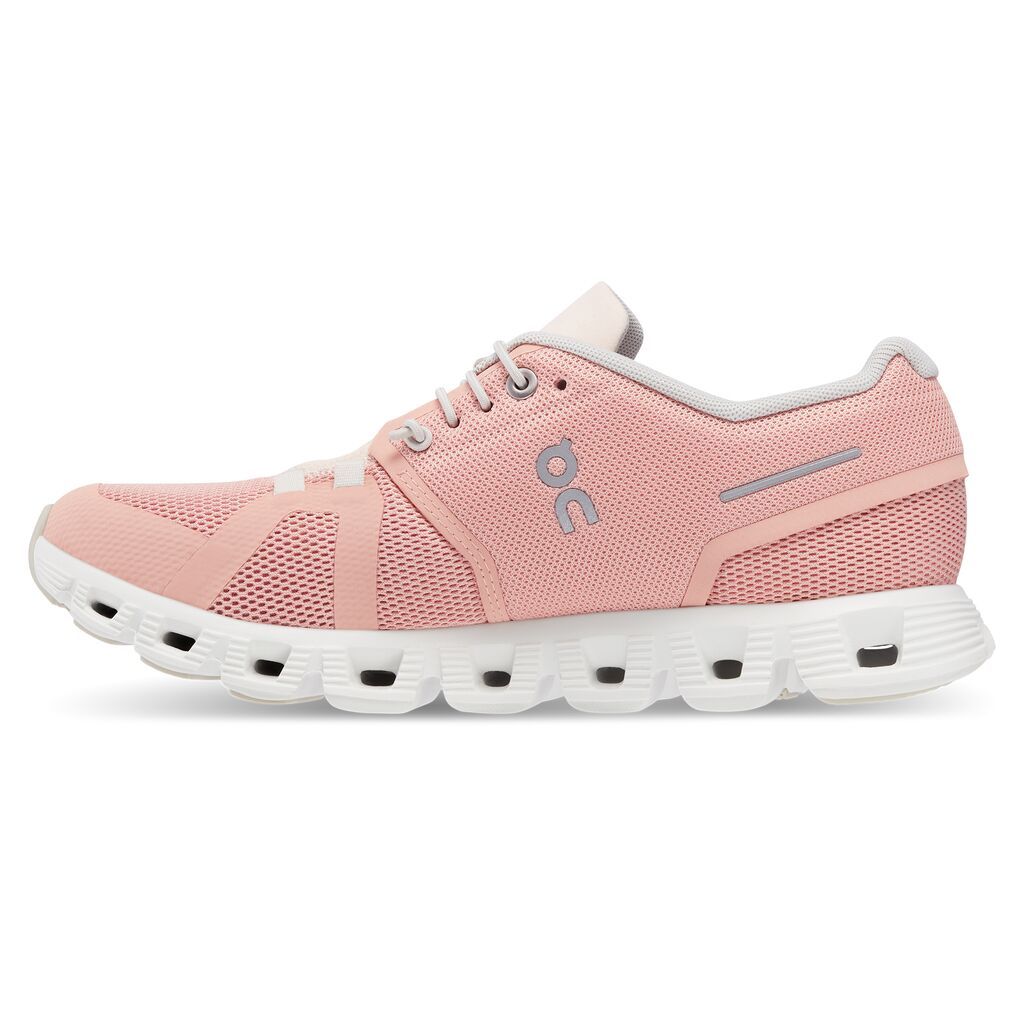 On Cloud 5 Tenis rosado de mujer lifestyle