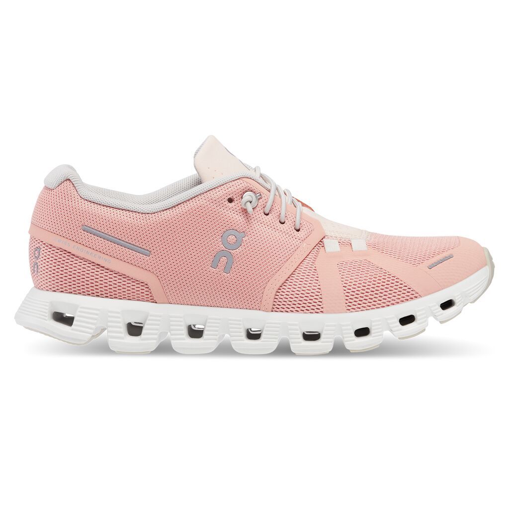 On Cloud 5 Tenis rosado de mujer lifestyle