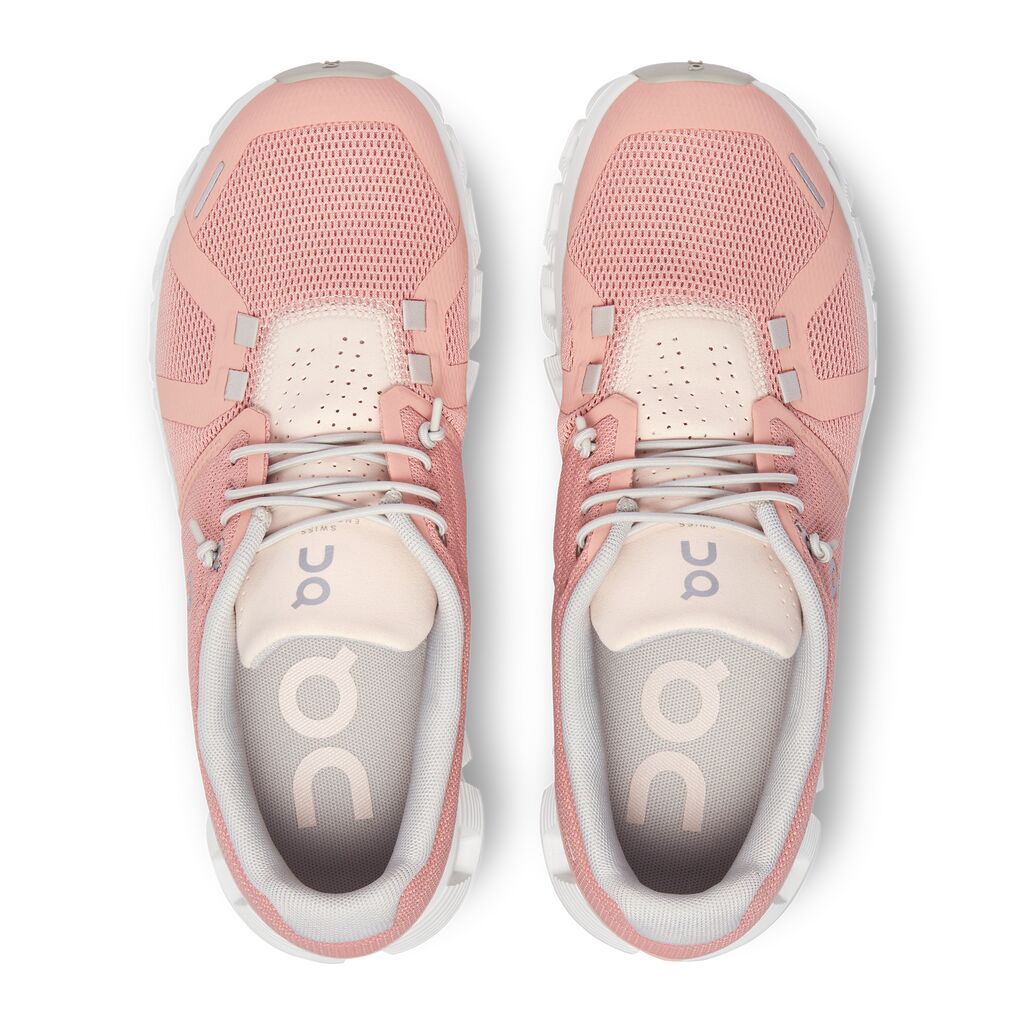 On Cloud 5 Tenis rosado de mujer lifestyle