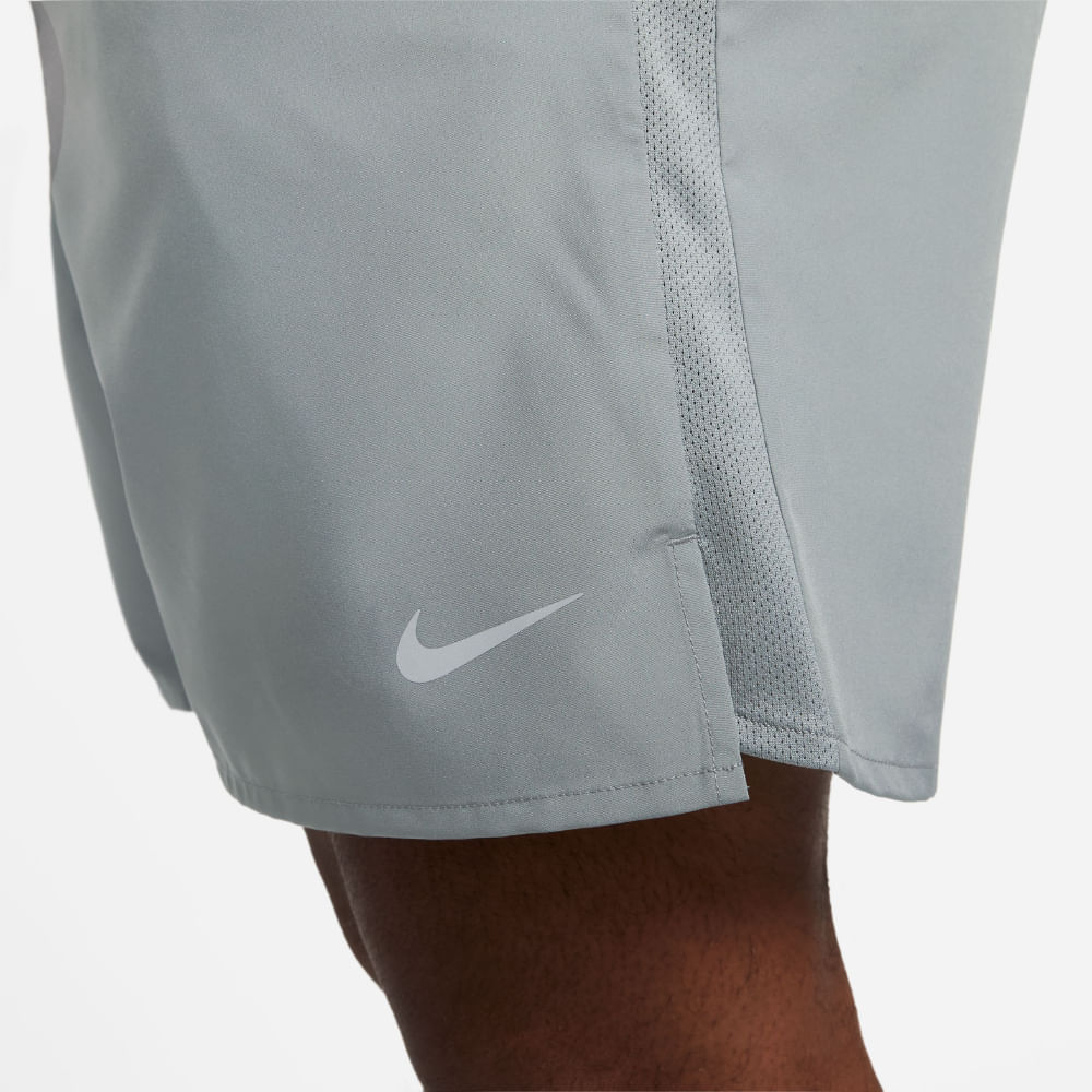 Nike M Nk Df Challenger 7Bf Short Pantaloneta gris de hombre para correr