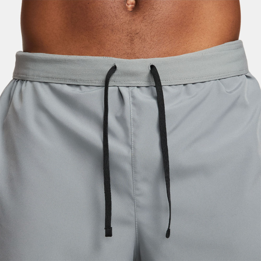 Nike M Nk Df Challenger 7Bf Short Pantaloneta gris de hombre para correr