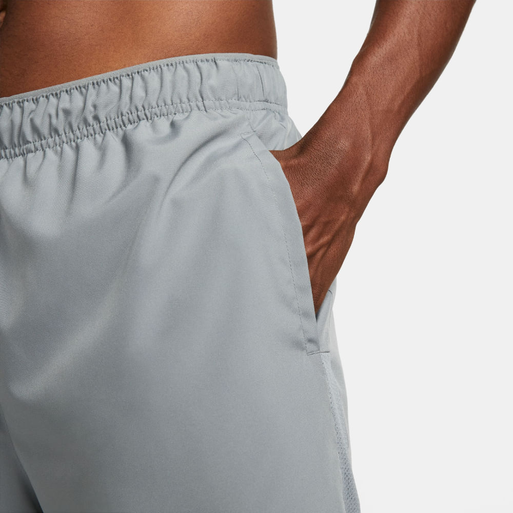 Nike M Nk Df Challenger 7Bf Short Pantaloneta gris de hombre para correr