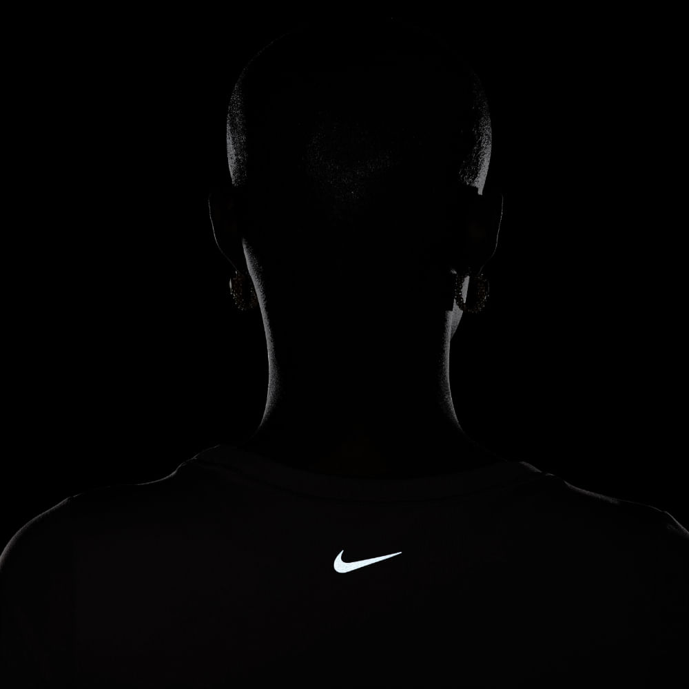 Nike W Nk One Fitted Df Ss Top Camiseta Manga Corta morado de mujer para entrenamiento