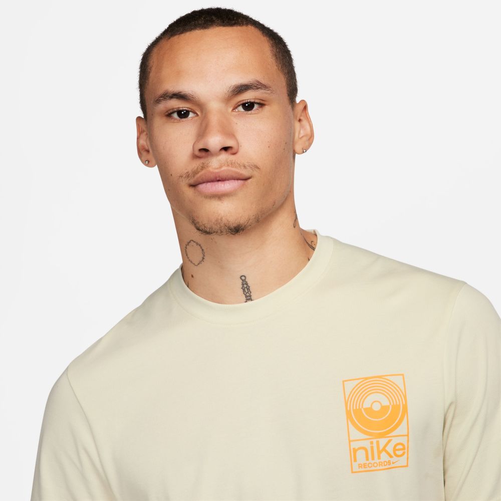 Nike M Nk Df S72 Primary Ss Top Camiseta Manga Corta beige de hombre para entrenamiento